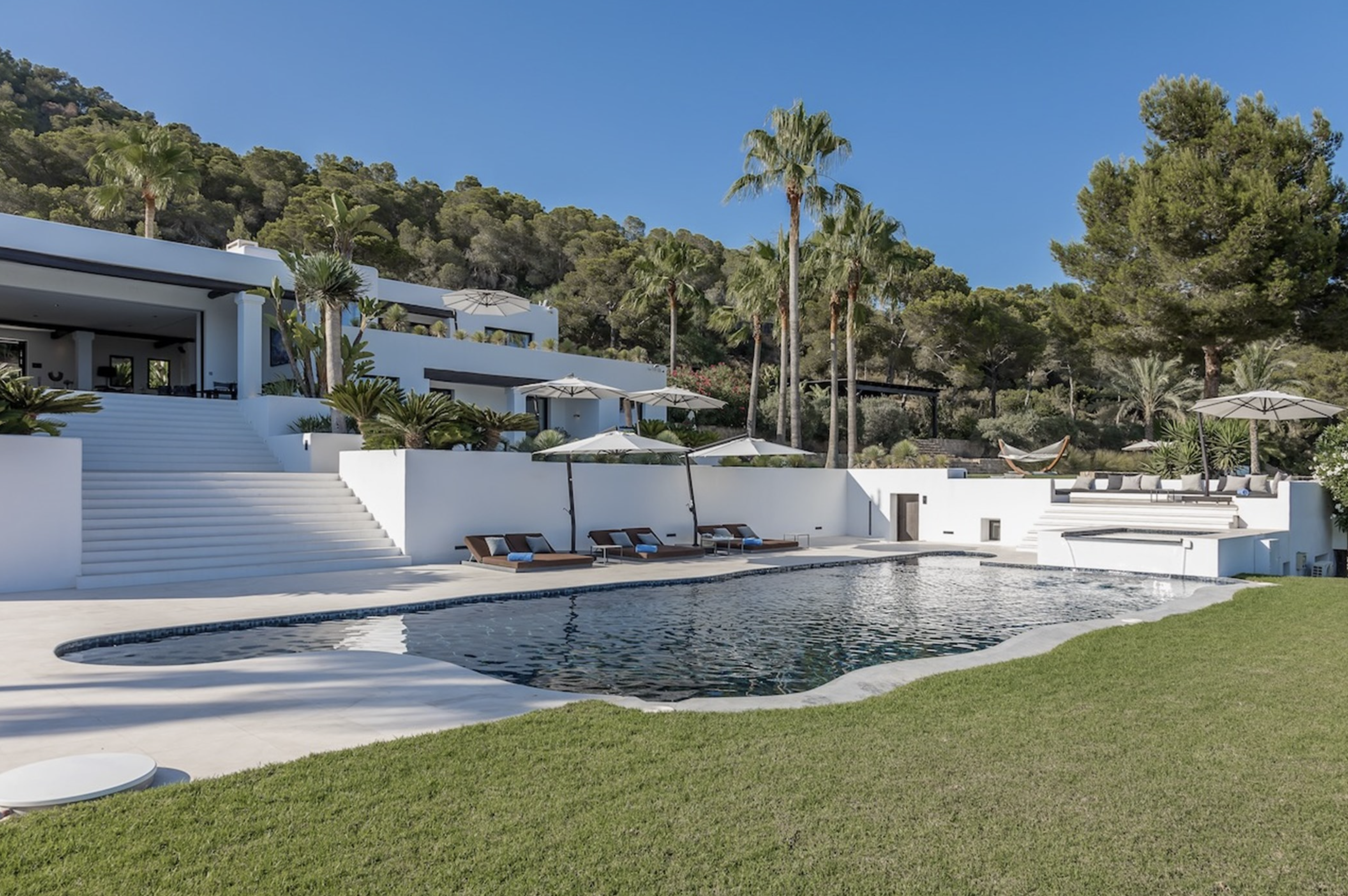 Resa Estates can nemo luxury villa Pep simo house pool .png